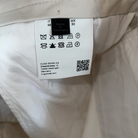 Hugo Boss Men’s Unique Pleated Shorts Size:30 Only Worn A Couple Times - Picture 3 of 6